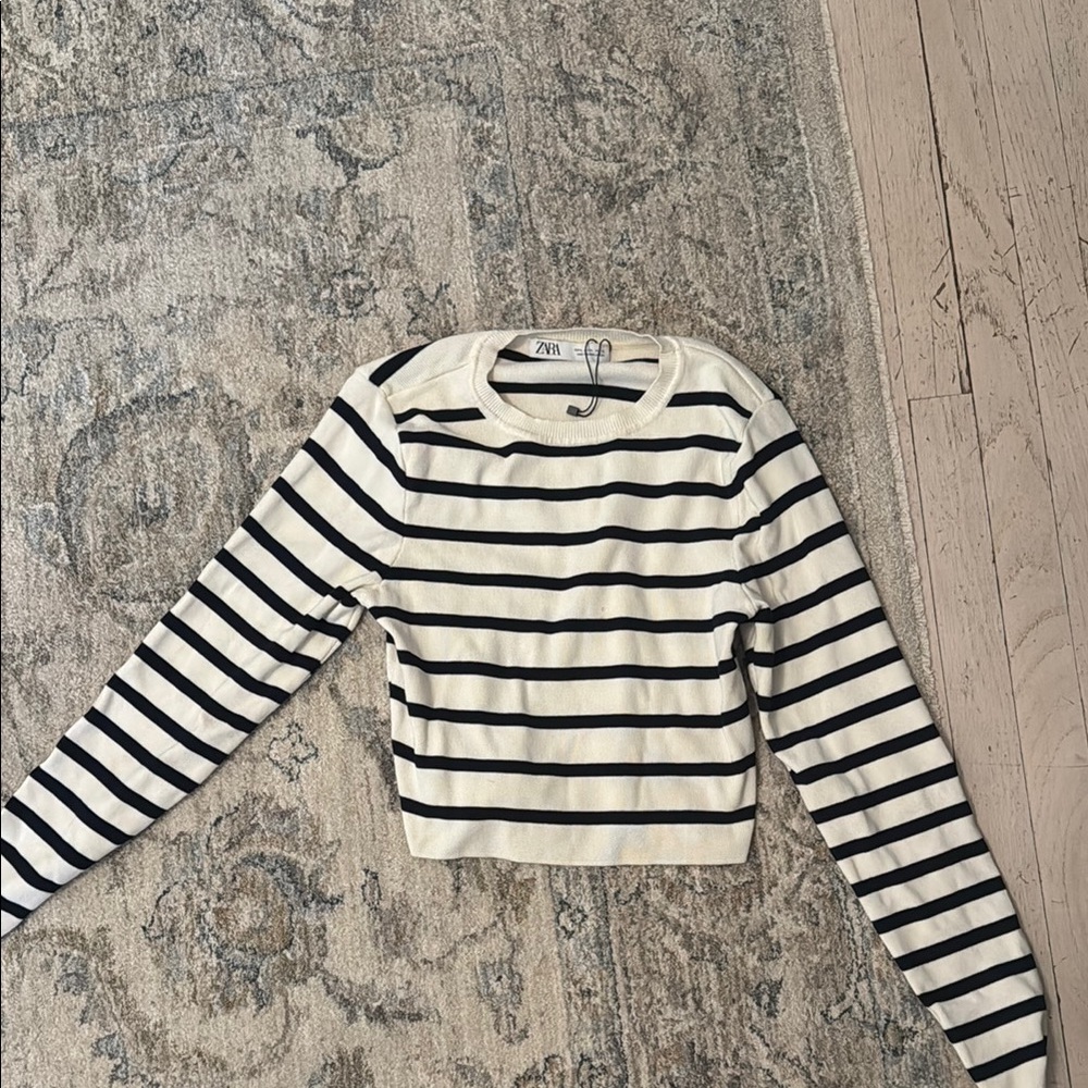 Zara Cream and White Cropped Hoodie with Peter Pan Collar